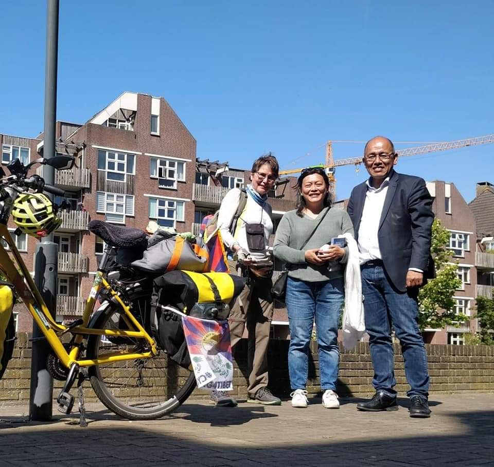 Met Wangpo en Yangdon in Leiden