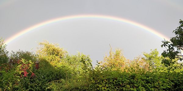 Regenboog in tuin van Julien, Marbehan
