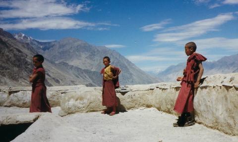 Jonge monniken in hun gonpa (klooster)